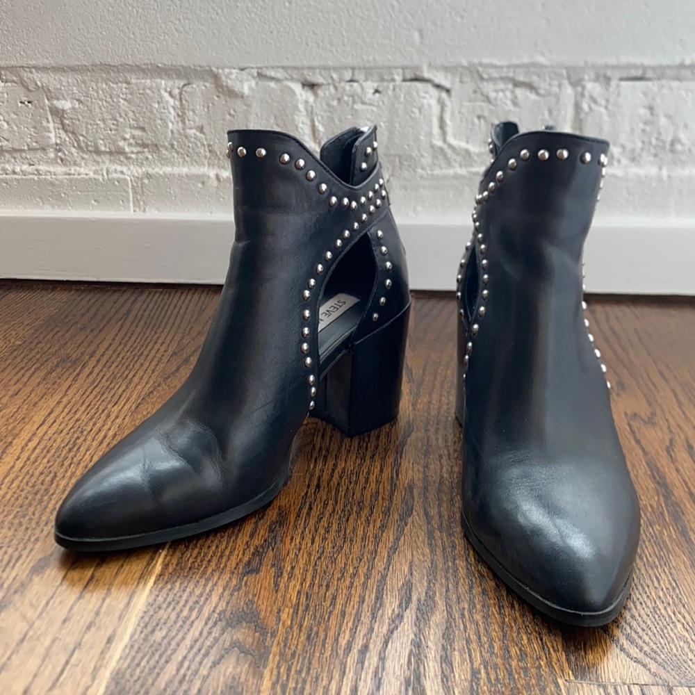 Steve Madden Justice Women's Cut-Out Block Heel Ankle Booties in Size 7